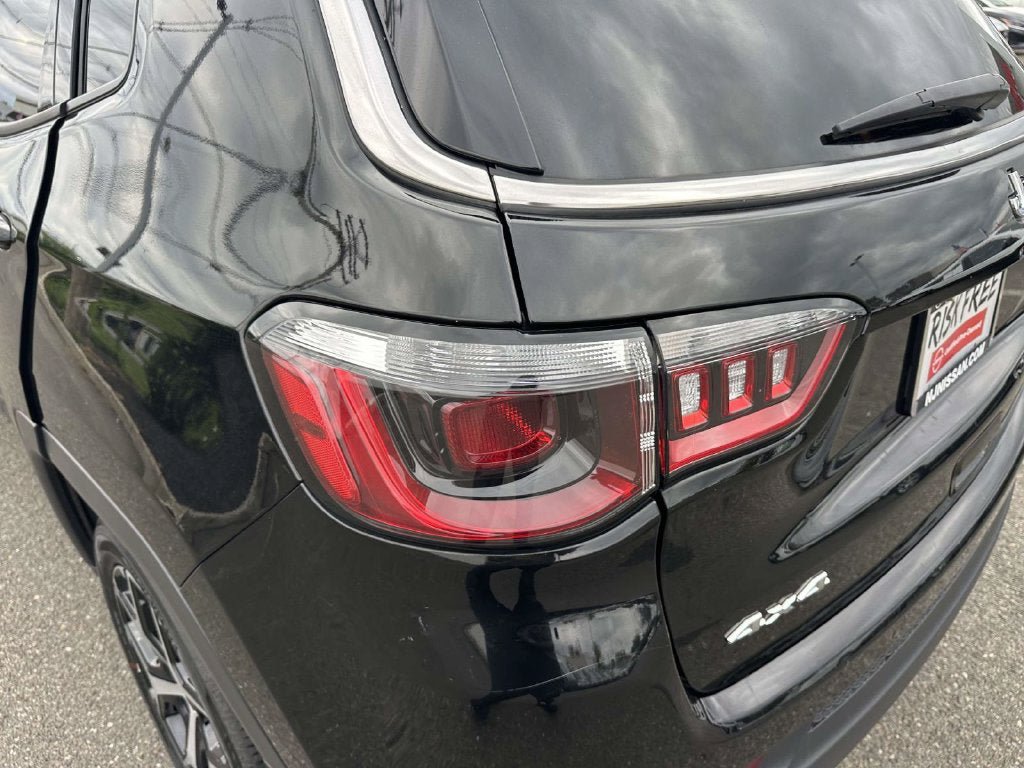 Used 2025 Jeep Compass Limited AWD/4WD image 9
