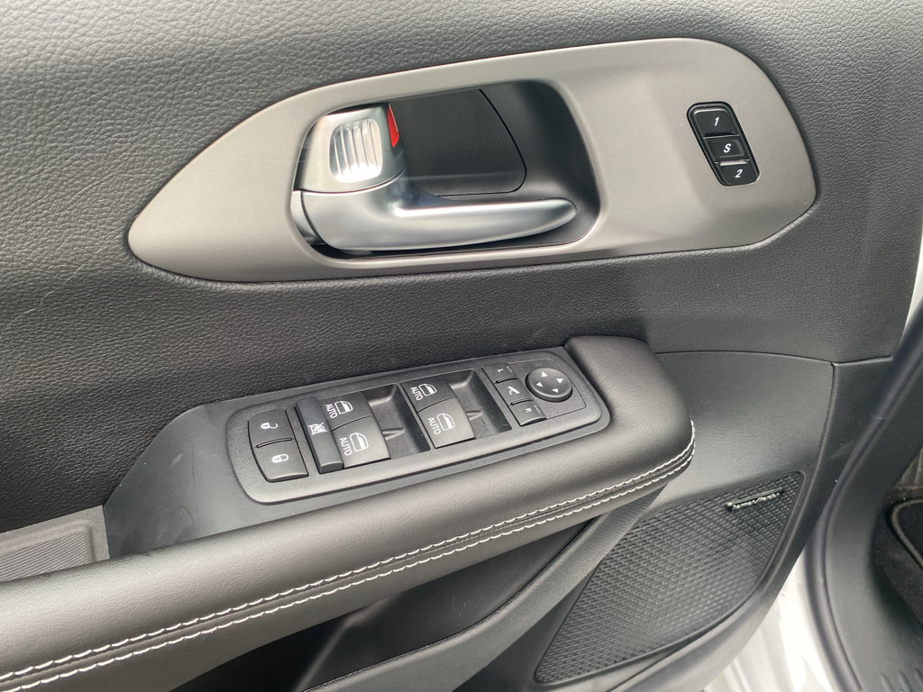 New 2027 Chrysler Pacifica Limited w/ S Appearance Package FWD image 27