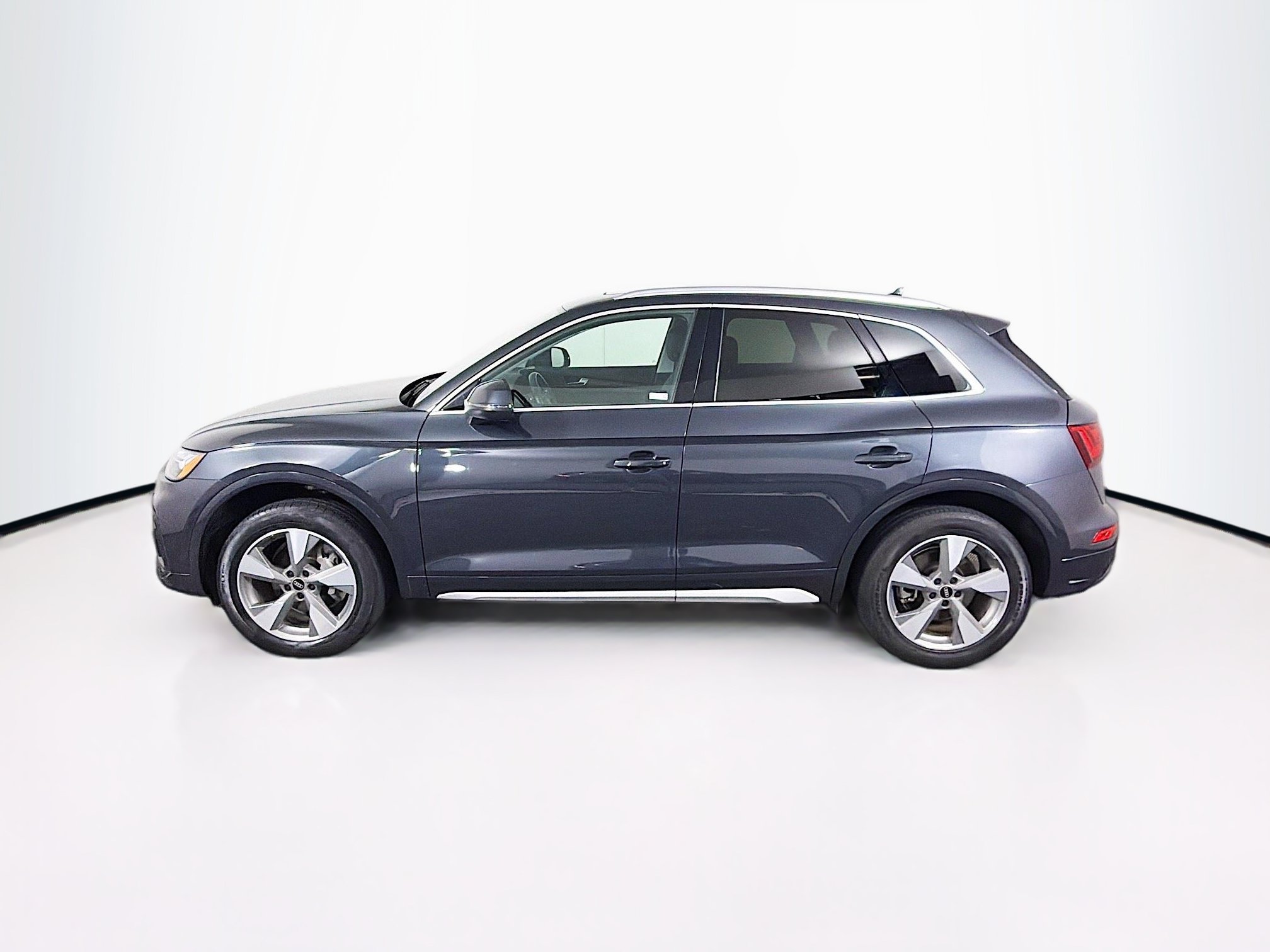 Used 2023 Audi Q5 2.0T Premium Plus w/ Premium Plus Package AWD/4WD image 4
