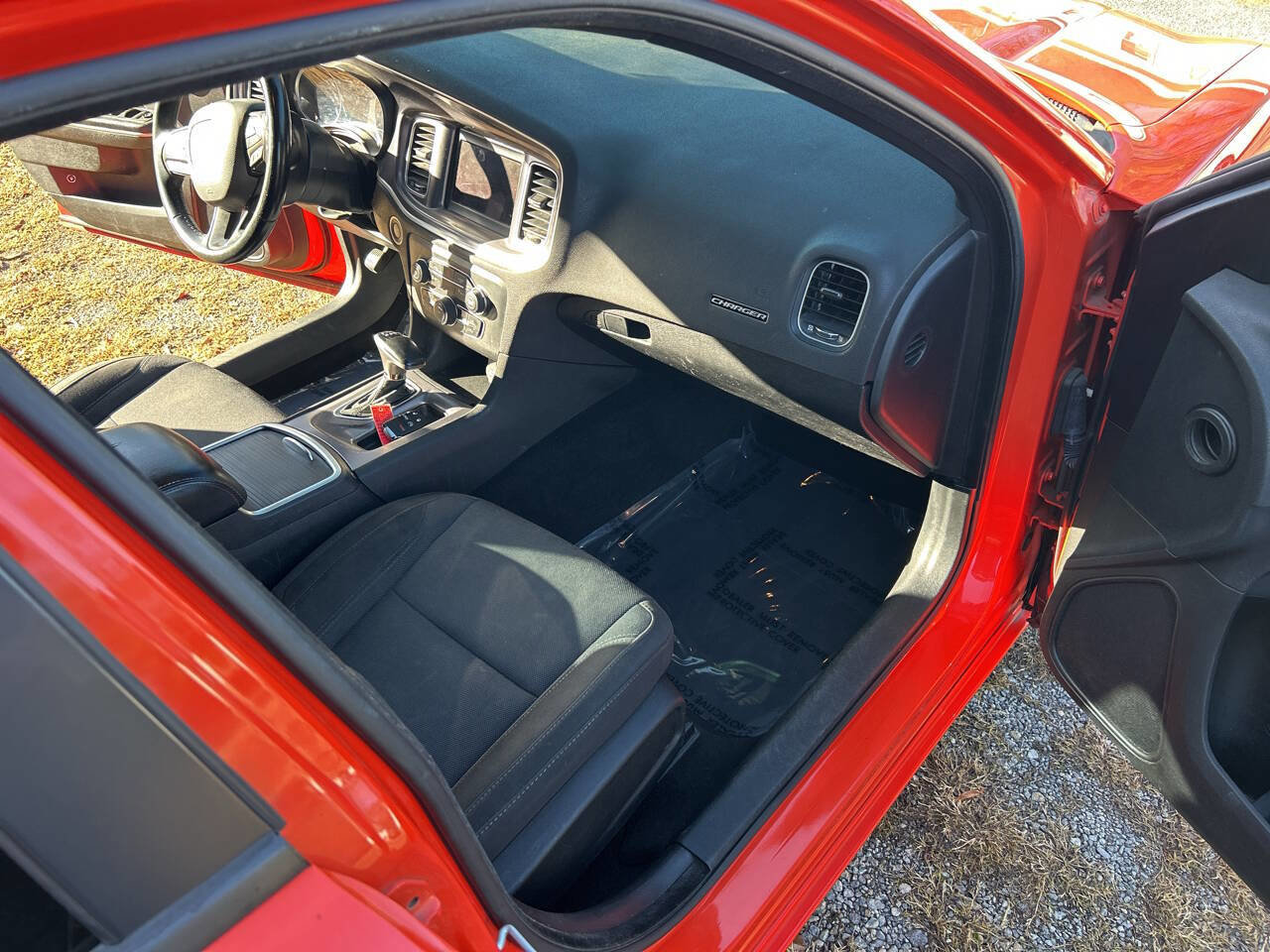 Used 2019 Dodge Charger SXT image 12