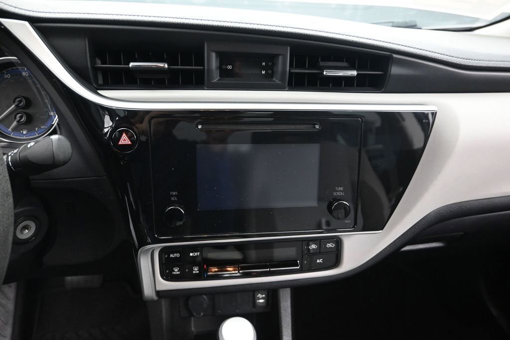 Used 2018 Toyota Corolla LE FWD image 13