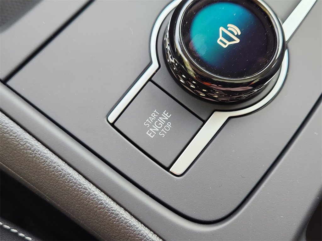 New 2026 Volkswagen Tiguan SE image 14