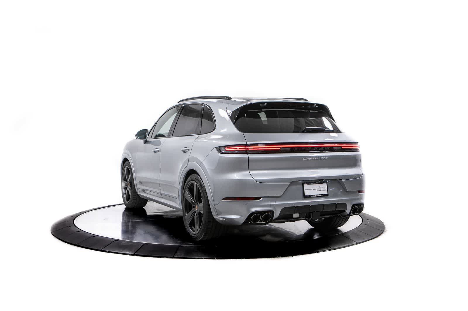 New 2026 Porsche Cayenne GTS image 3