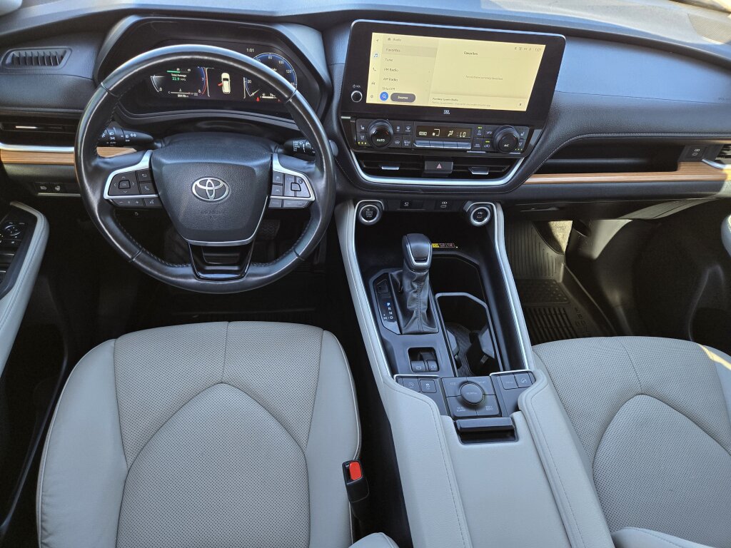 Used 2024 Toyota Grand Highlander AWD image 12
