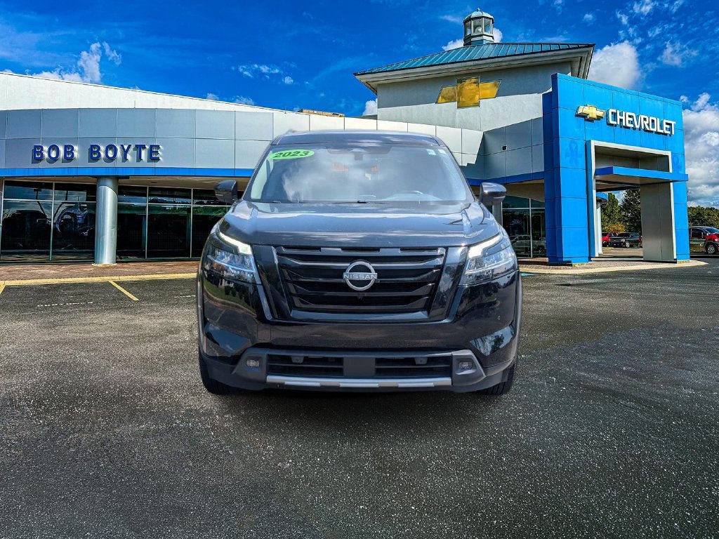 Used 2023 Nissan Pathfinder SL w/ Lighting Package (N92) FWD image 10