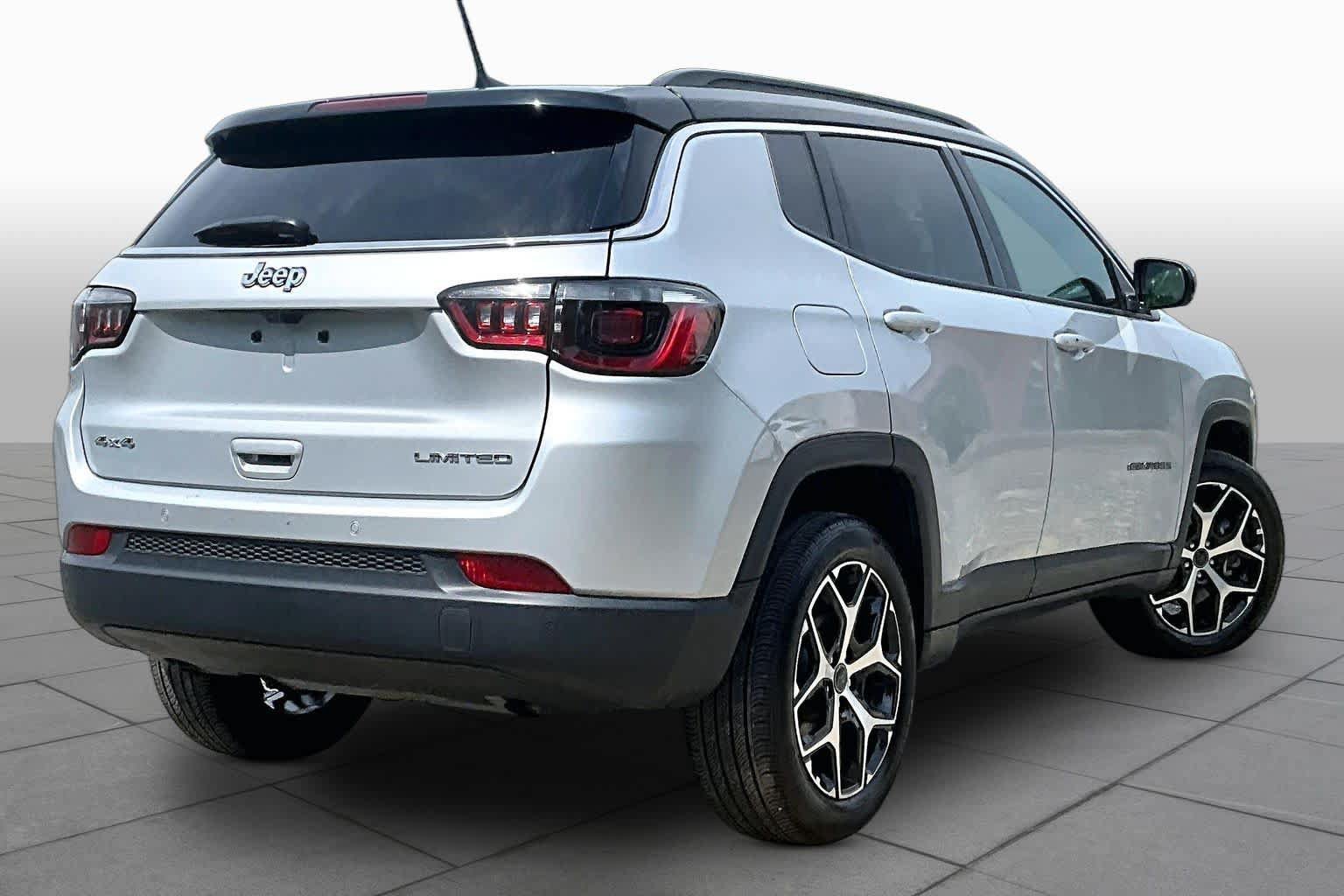 Used 2026 Jeep Compass Limited AWD/4WD image 13