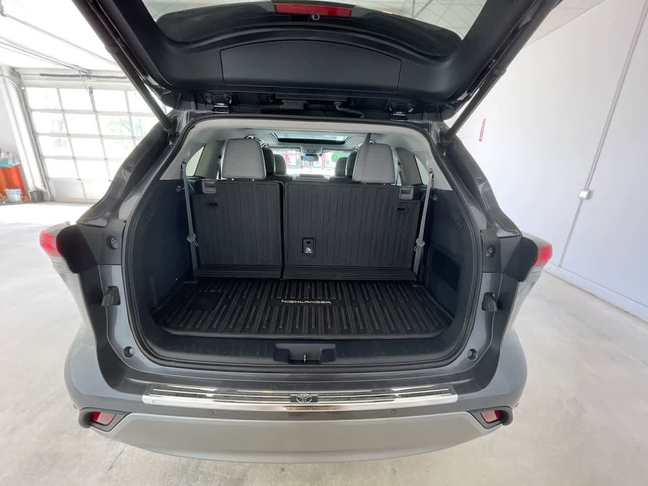 Used 2021 Toyota Highlander Platinum AWD/4WD image 25