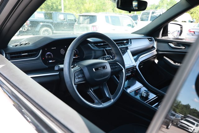 Used 2023 Jeep Grand Cherokee L Laredo AWD/4WD image 25