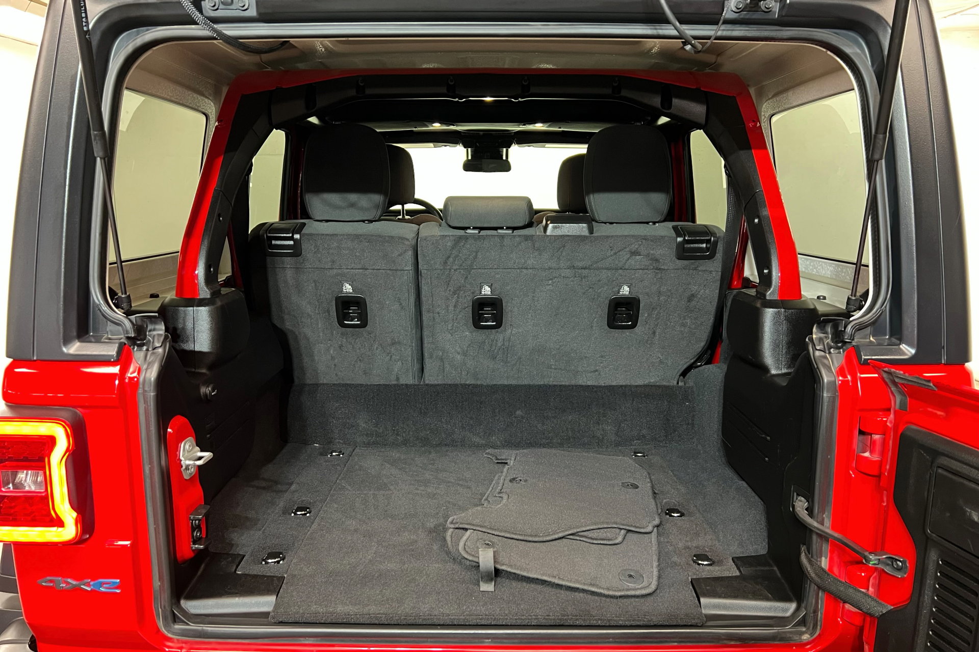 Used 2024 Jeep Wrangler Unlimited Rubicon 4xe image 22