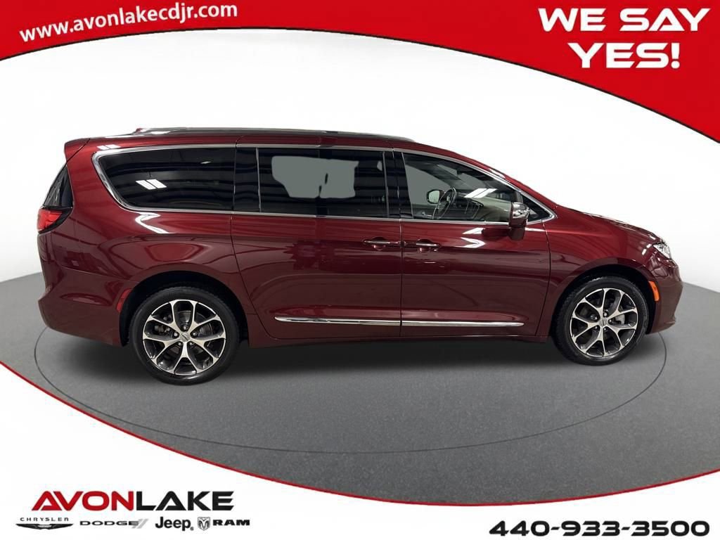 Used 2021 Chrysler Pacifica Limited w/ Uconnect Theater Family Group image 7