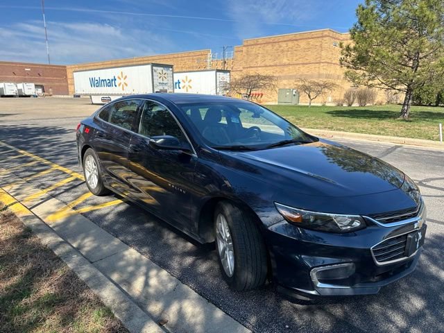 Used 2017 Chevrolet Malibu LT image 2