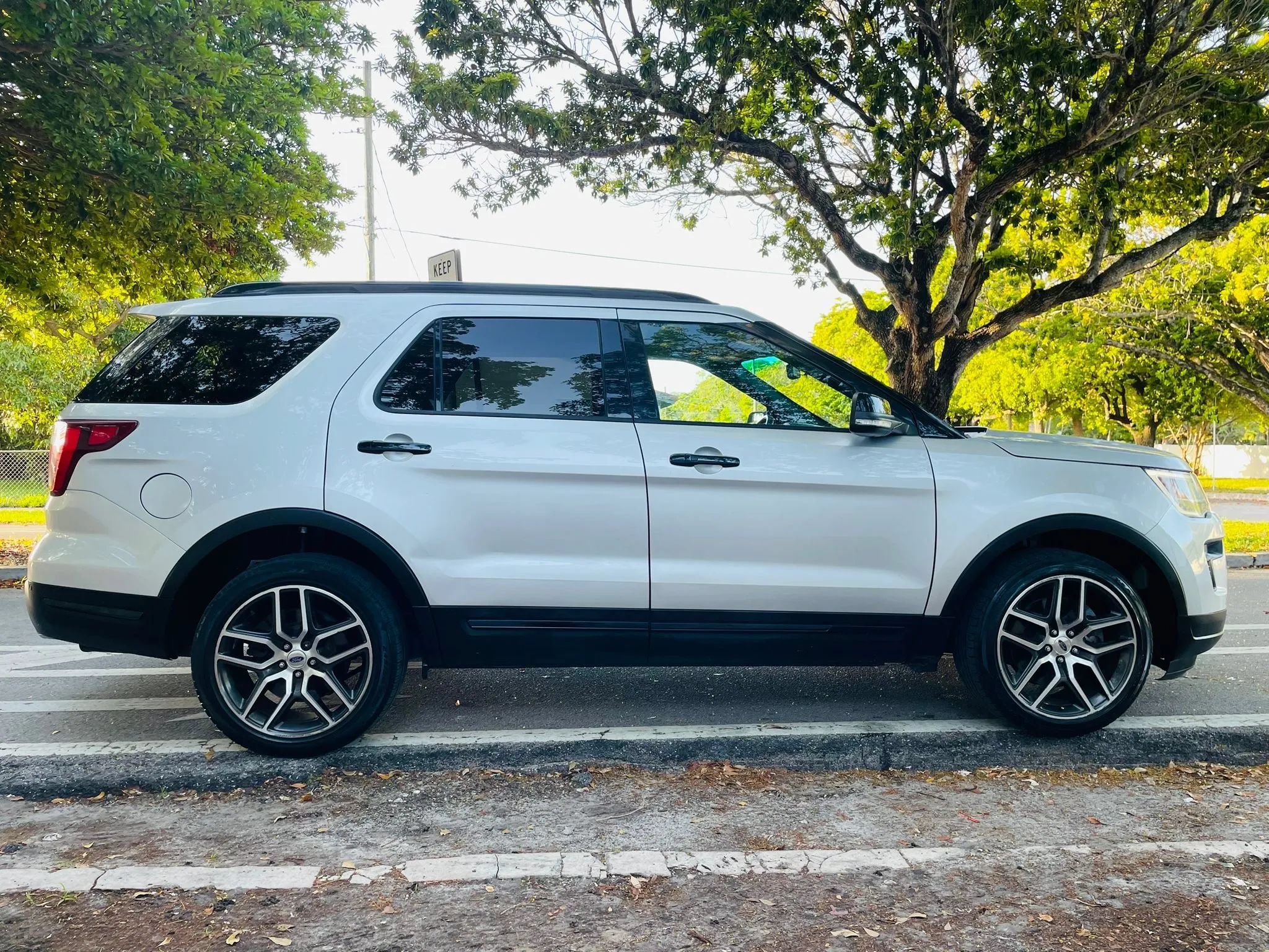 Used 2018 Ford Explorer Sport AWD/4WD image 6
