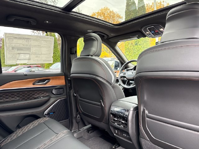 New 2026 Jeep Grand Cherokee Summit w/ Obsidian Package AWD/4WD image 24
