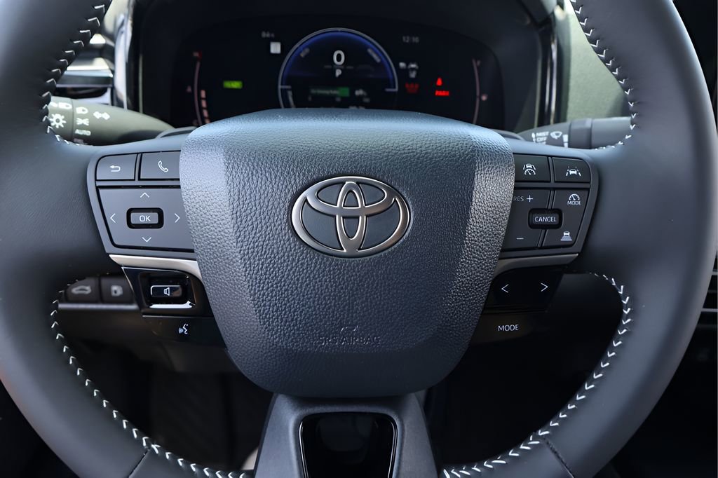 Used 2026 Toyota Camry SE FWD image 17