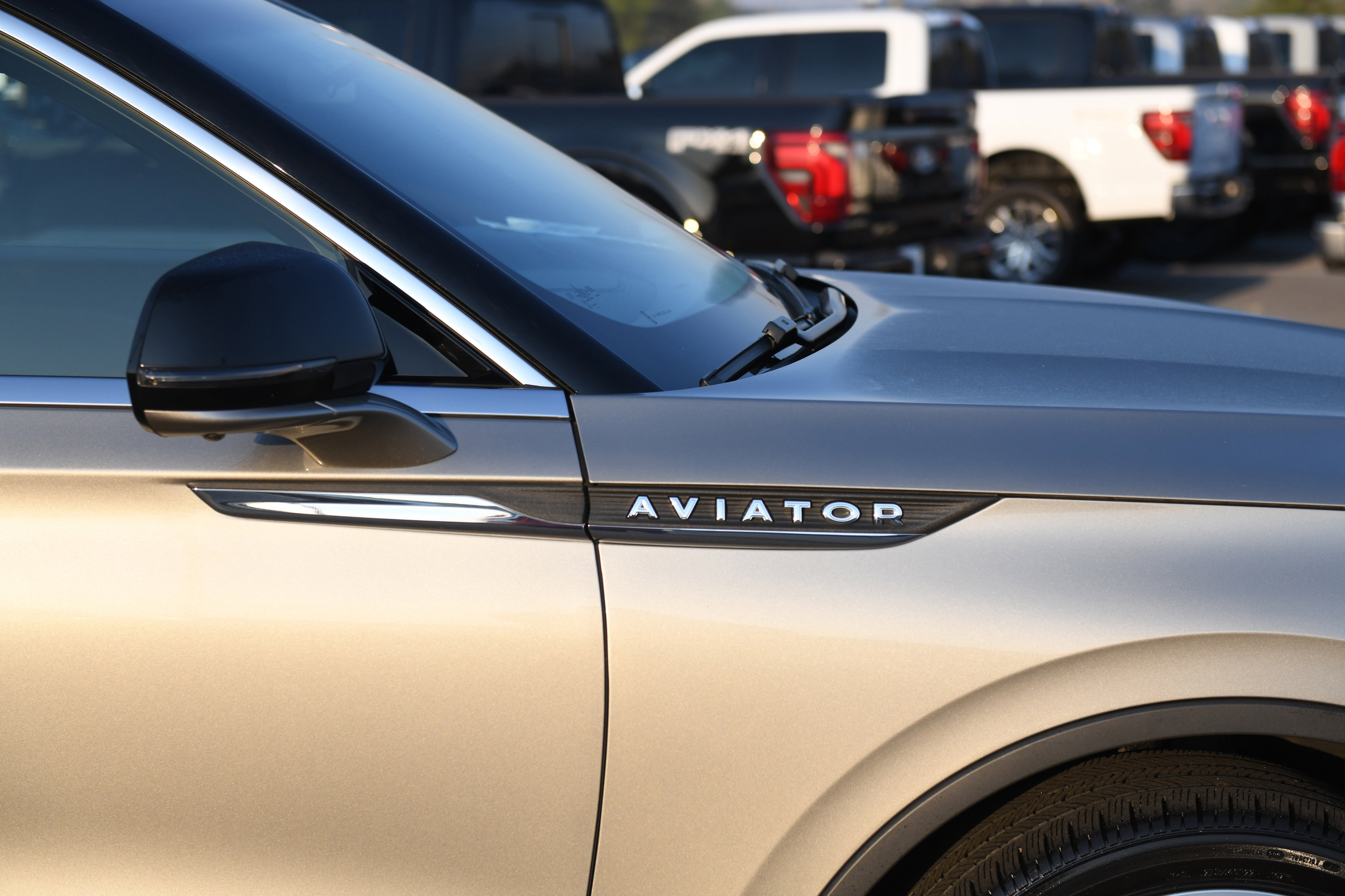 Used 2023 Lincoln Aviator Reserve w/ Equipment Group 201A image 5