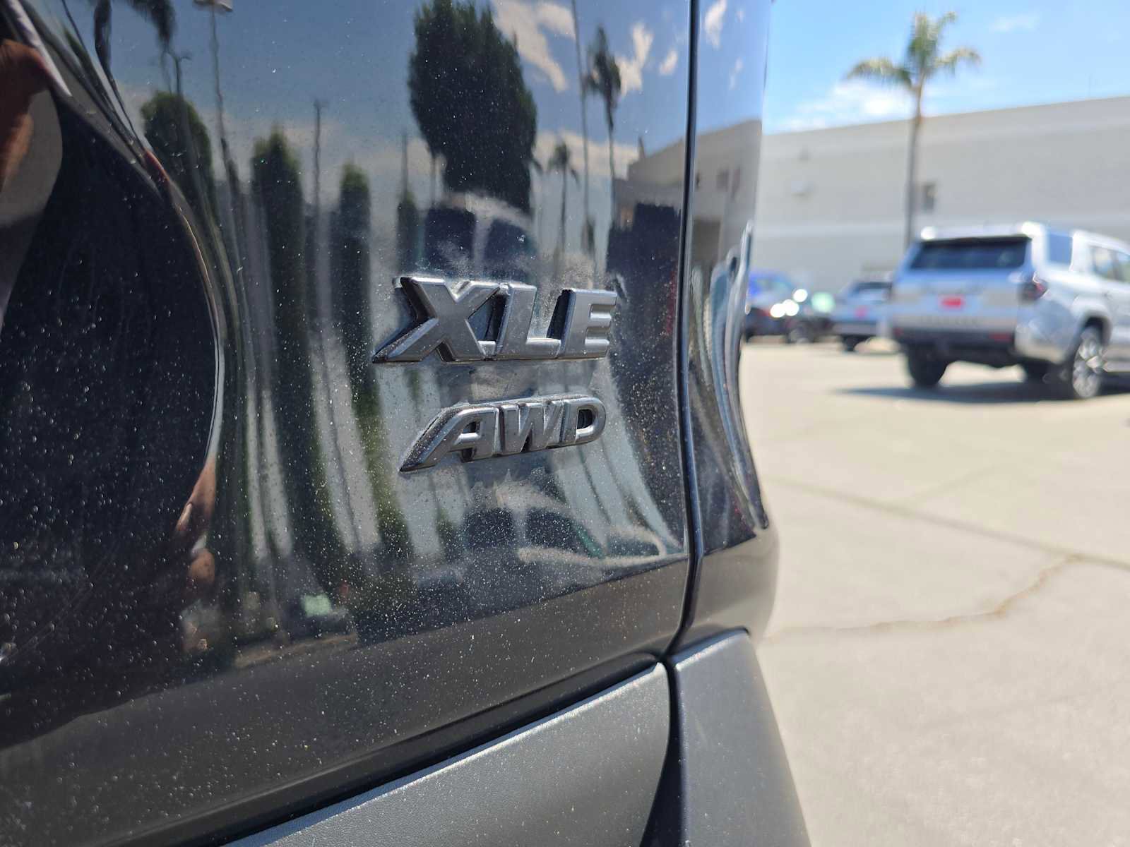 Used 2022 Toyota RAV4 XLE Premium image 27