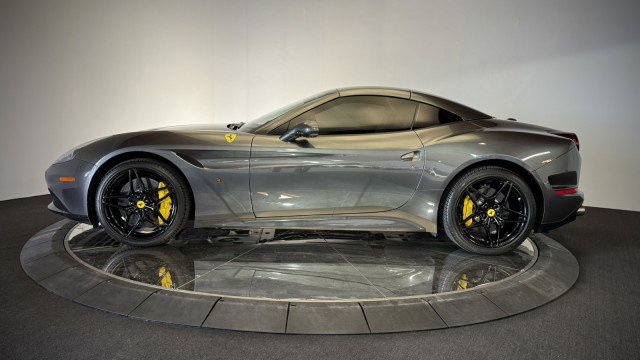 Used 2015 Ferrari California T image 30