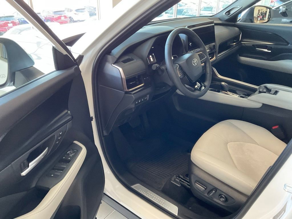 Used 2026 Toyota Grand Highlander MAX Platinum image 10