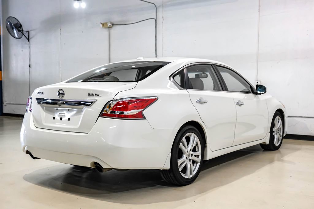 Used 2015 Nissan Altima 3.5 SL FWD image 9