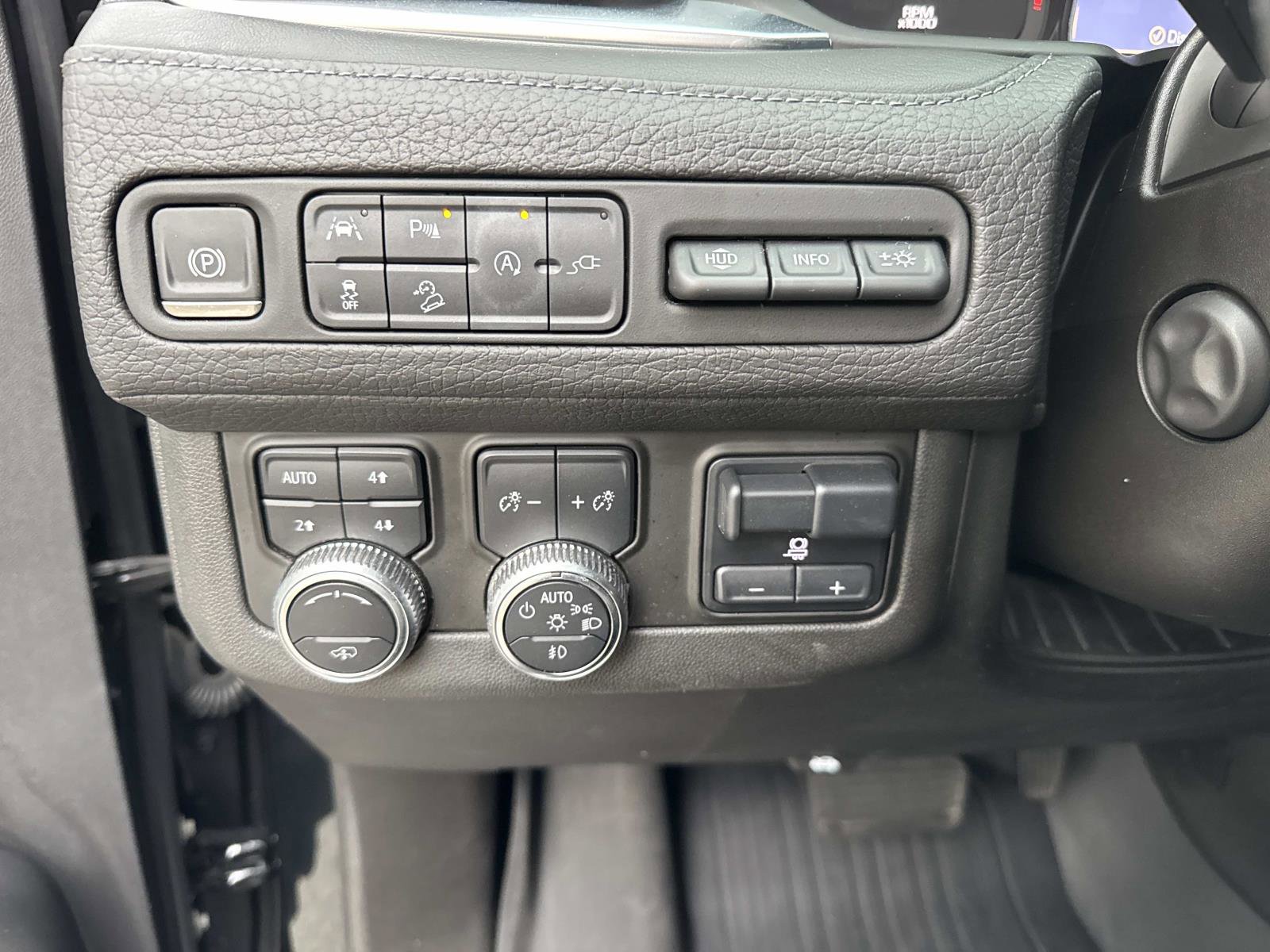 Used 2021 GMC Yukon XL Denali w/ Denali Ultimate Package image 34