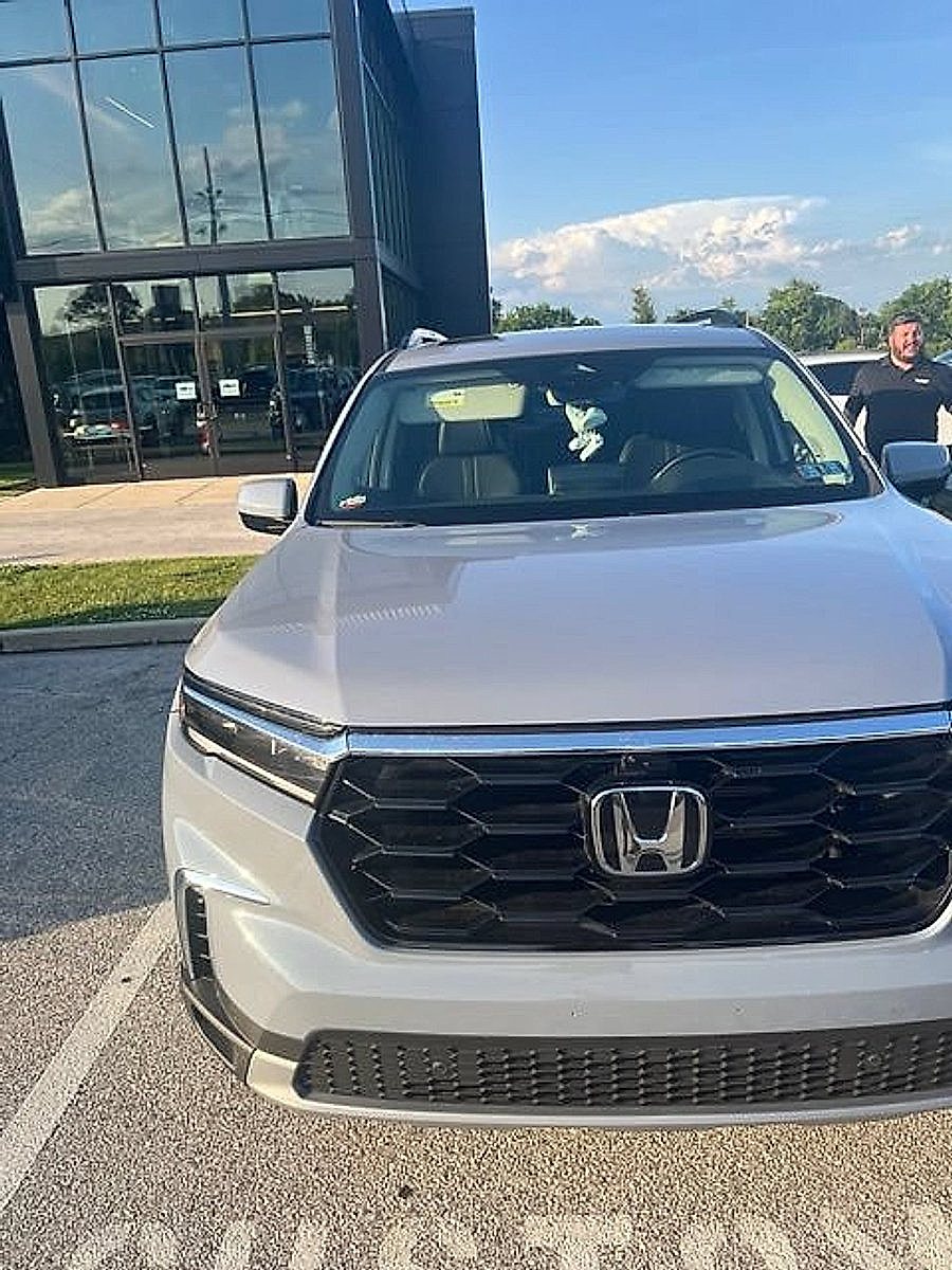 Used 2025 Honda Pilot Elite image 4