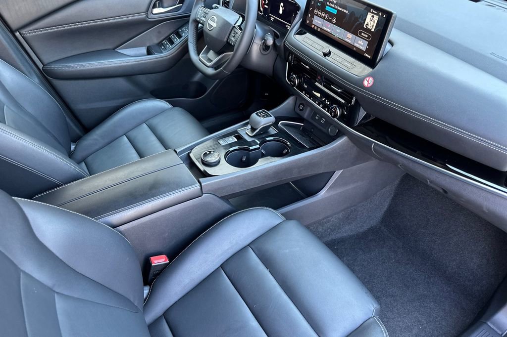 Used 2026 Nissan Rogue SL AWD/4WD image 16