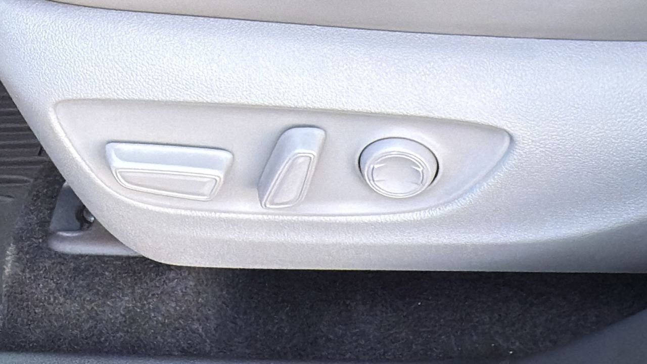 New 2025 Toyota Highlander XLE image 33