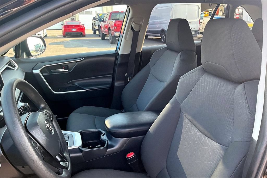 Used 2025 Toyota RAV4 XLE AWD/4WD image 24