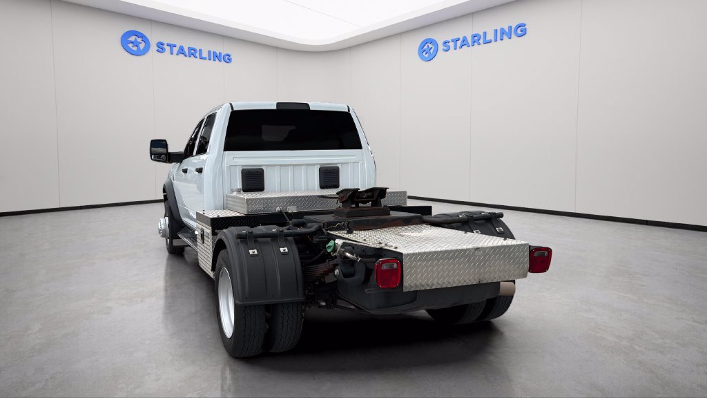 Used 2024 RAM 5500 Tradesman w/ Chrome Appearance Group AWD/4WD image 6
