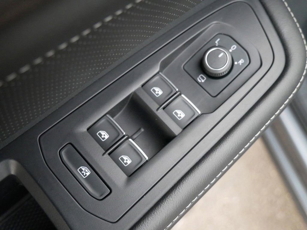 Used 2024 Volkswagen Atlas SEL Premium R-Line image 15