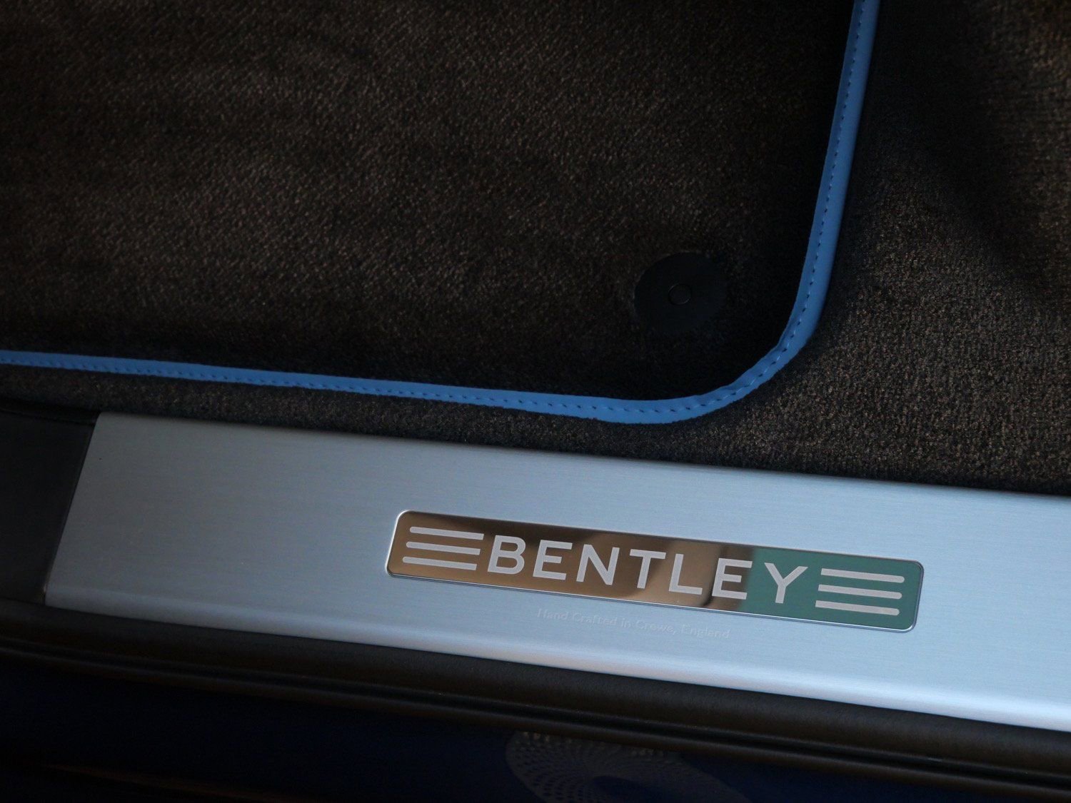 Used 2025 Bentley Bentayga Extended Wheelbase image 18