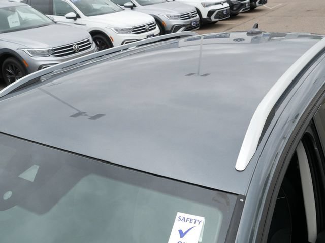 Certified 2023 Volkswagen Taos SE w/ Black Wheel Package AWD/4WD image 11
