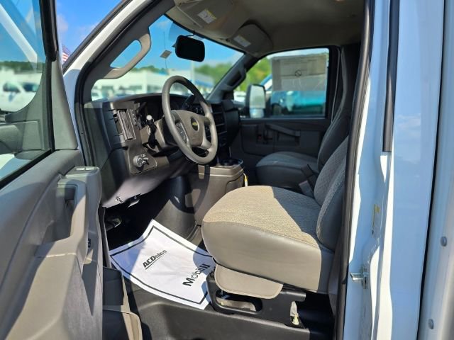 New 2024 Chevrolet Express 4500 w/ Power Convenience Package RWD image 12