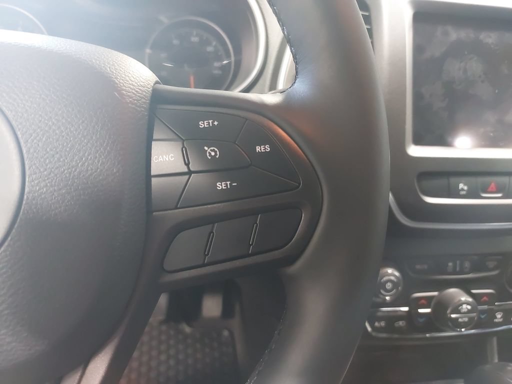 Used 2019 Jeep Cherokee Trailhawk w/ Comfort/Convenience Group AWD/4WD image 17