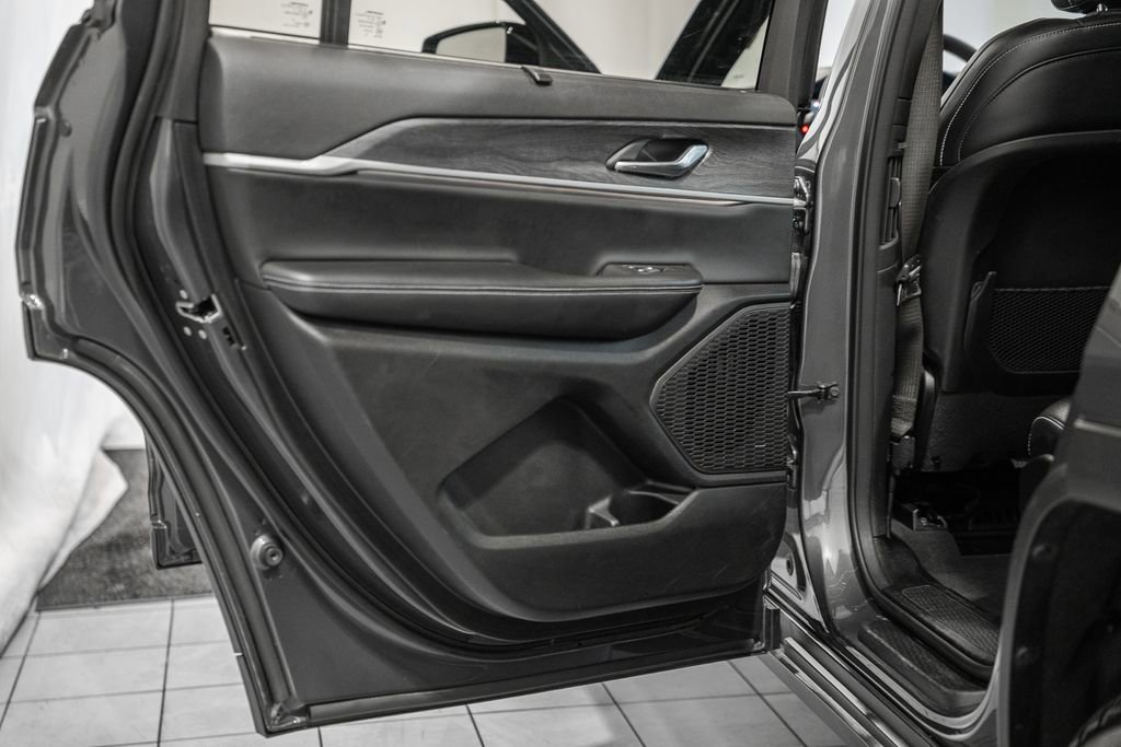 Used 2024 Jeep Grand Cherokee L Limited w/ Luxury Tech Group II image 47