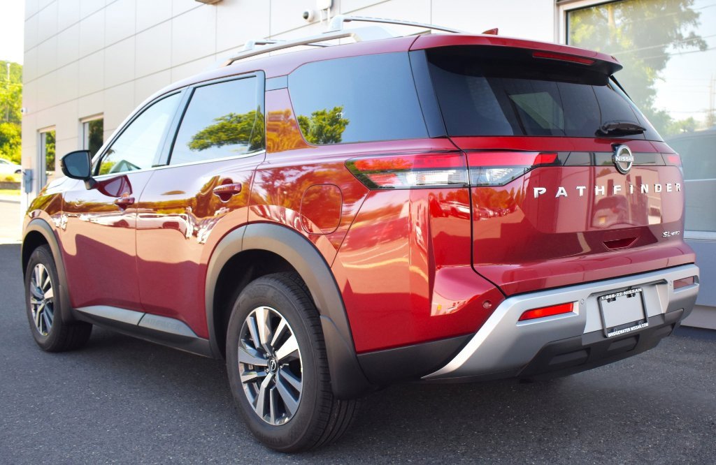 New 2025 Nissan Pathfinder SL image 3
