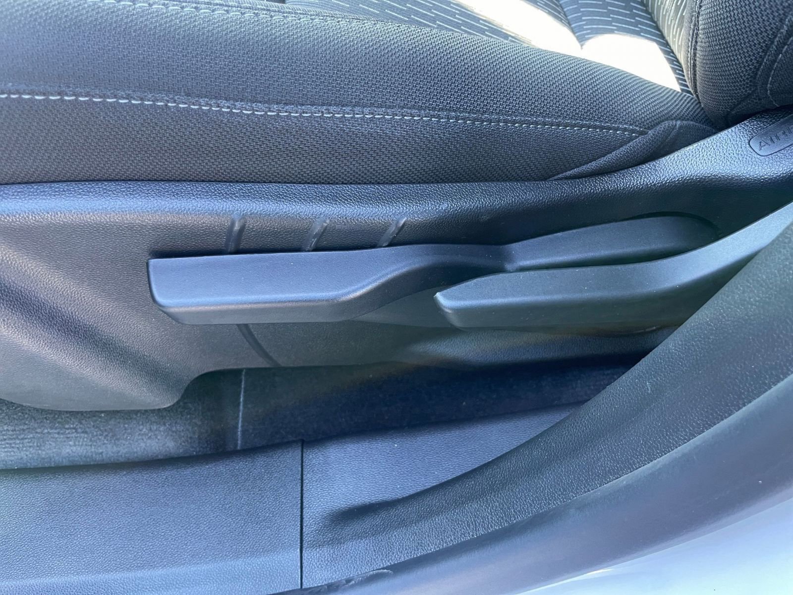 Used 2025 Chevrolet Equinox LT image 23