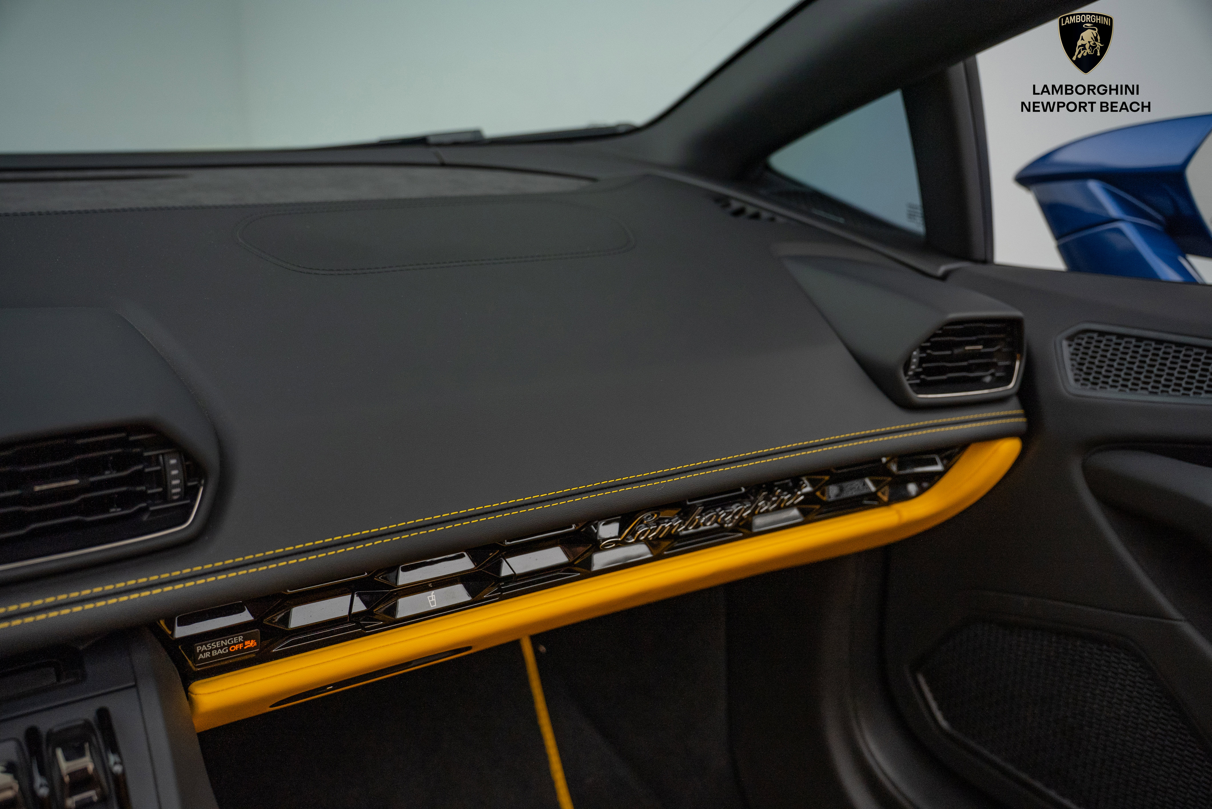 Used 2023 Lamborghini Huracan EVO image 35