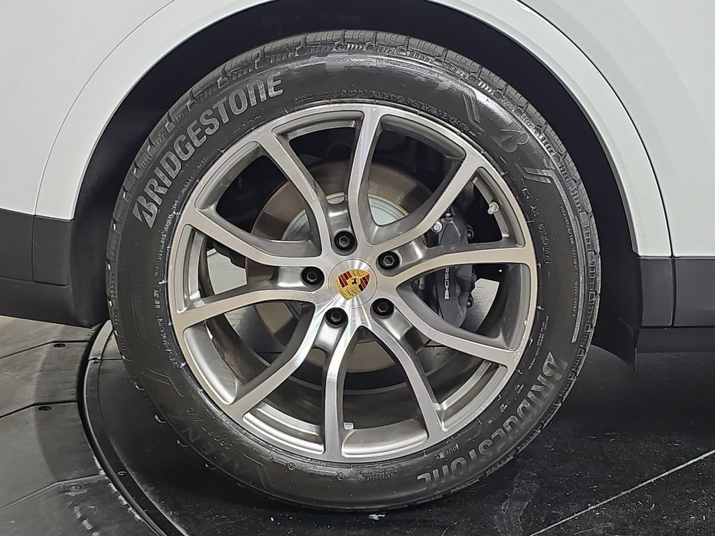 Certified 2024 Porsche Cayenne AWD/4WD image 29