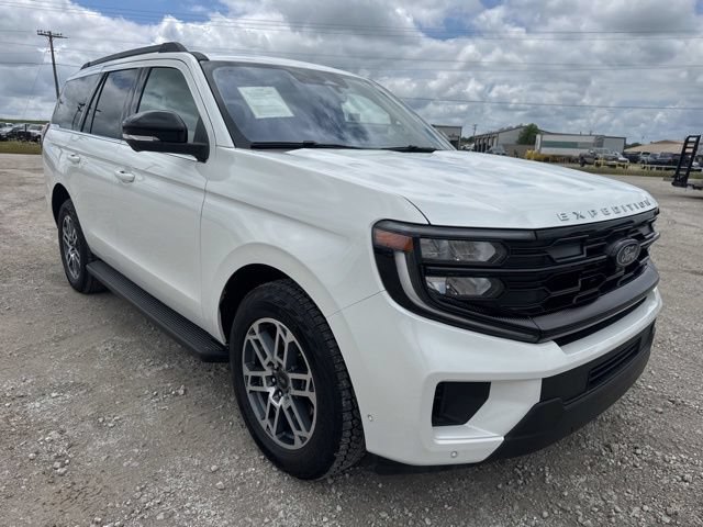 Used 2025 Ford Expedition Active AWD/4WD image 8