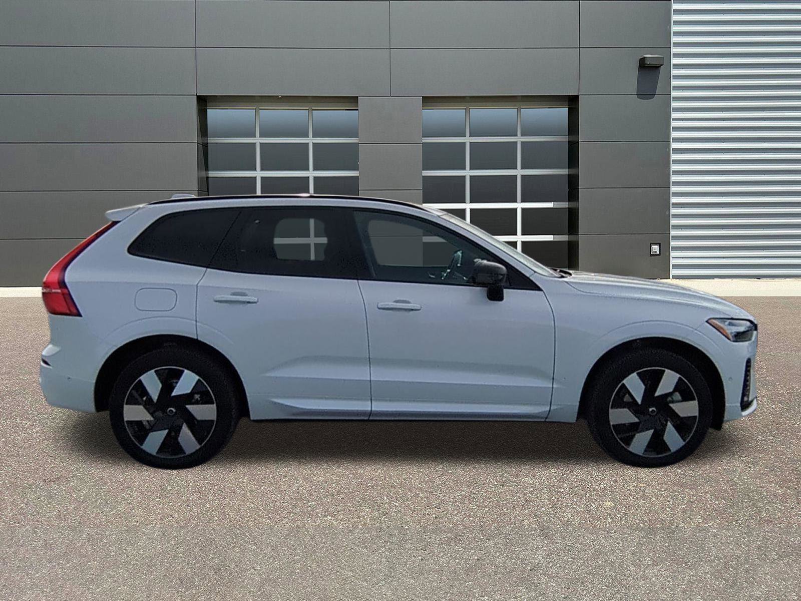 Used 2025 Volvo XC60 T8 Ultra w/ Protection Package Premier image 8