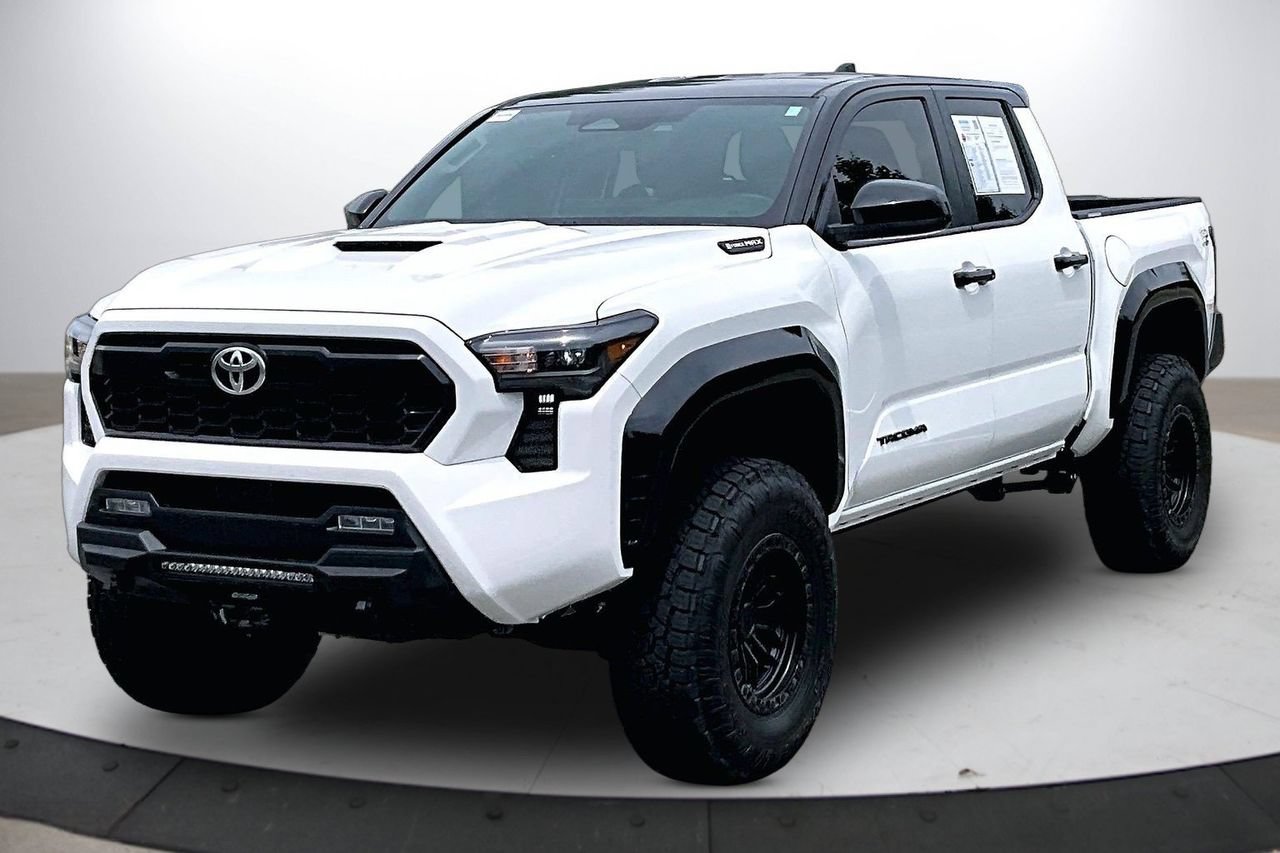 Used 2024 Toyota Tacoma TRD Sport AWD/4WD image 4