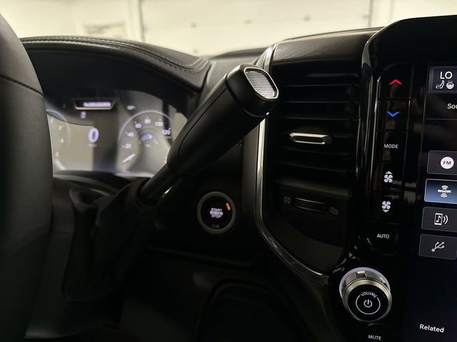 New 2026 RAM 2500 Laramie AWD/4WD image 18