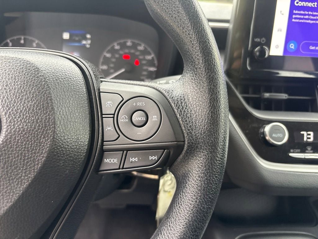 Used 2025 Toyota Corolla LE FWD image 22