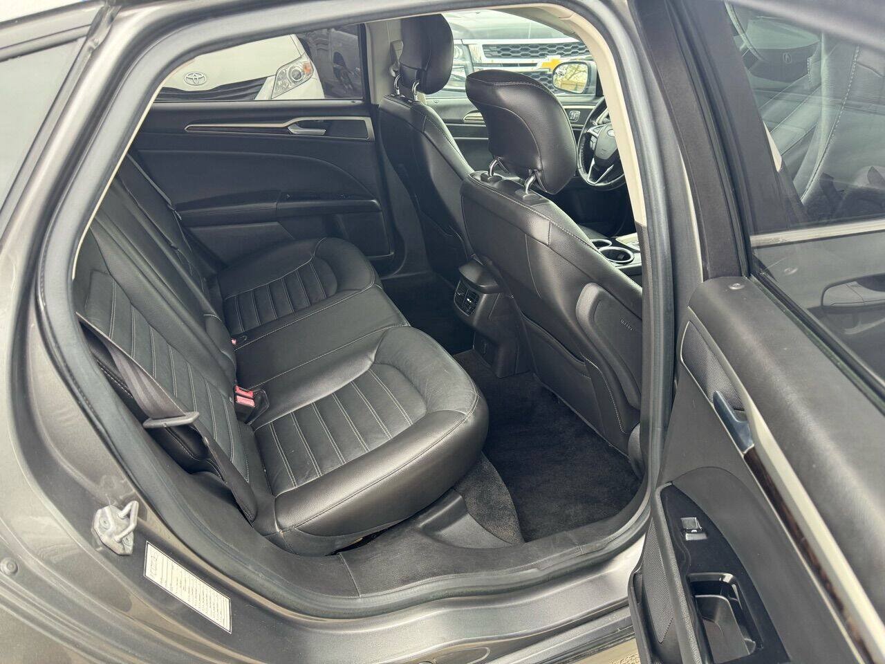 Used 2014 Ford Fusion SE w/ Equipment Group 202A FWD image 17