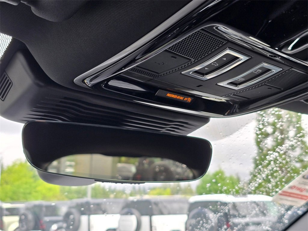 New 2026 Land Rover Range Rover Velar Dynamic SE image 16