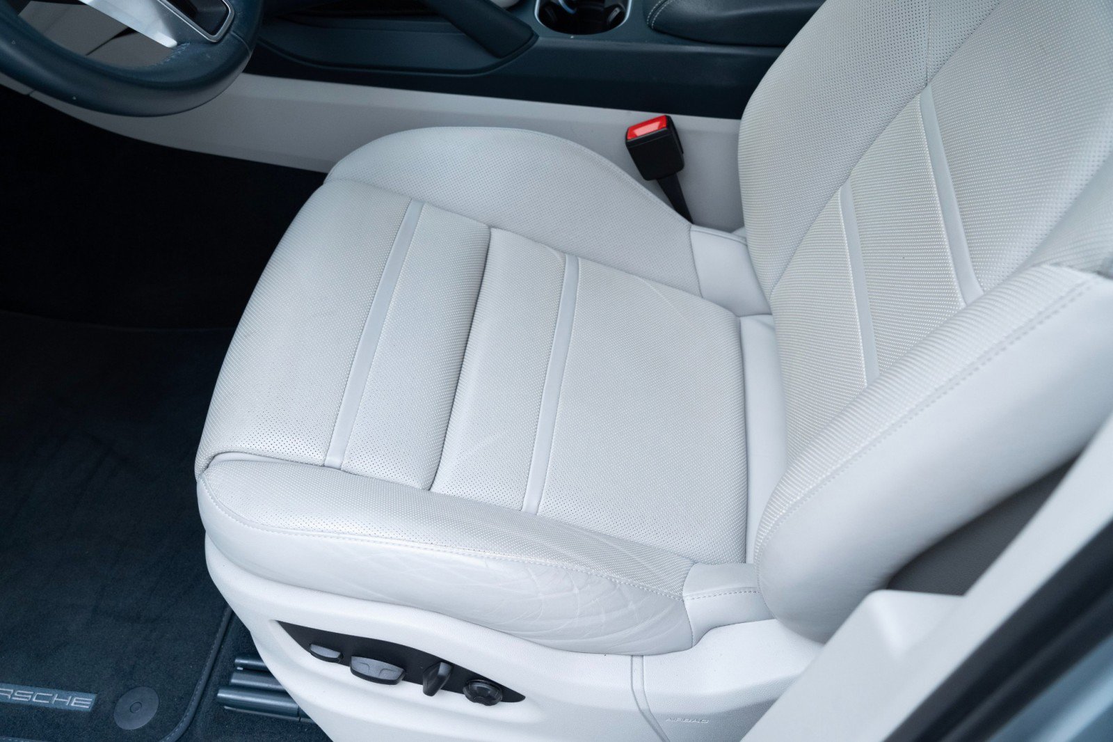 Certified 2022 Porsche Cayenne E-Hybrid image 17