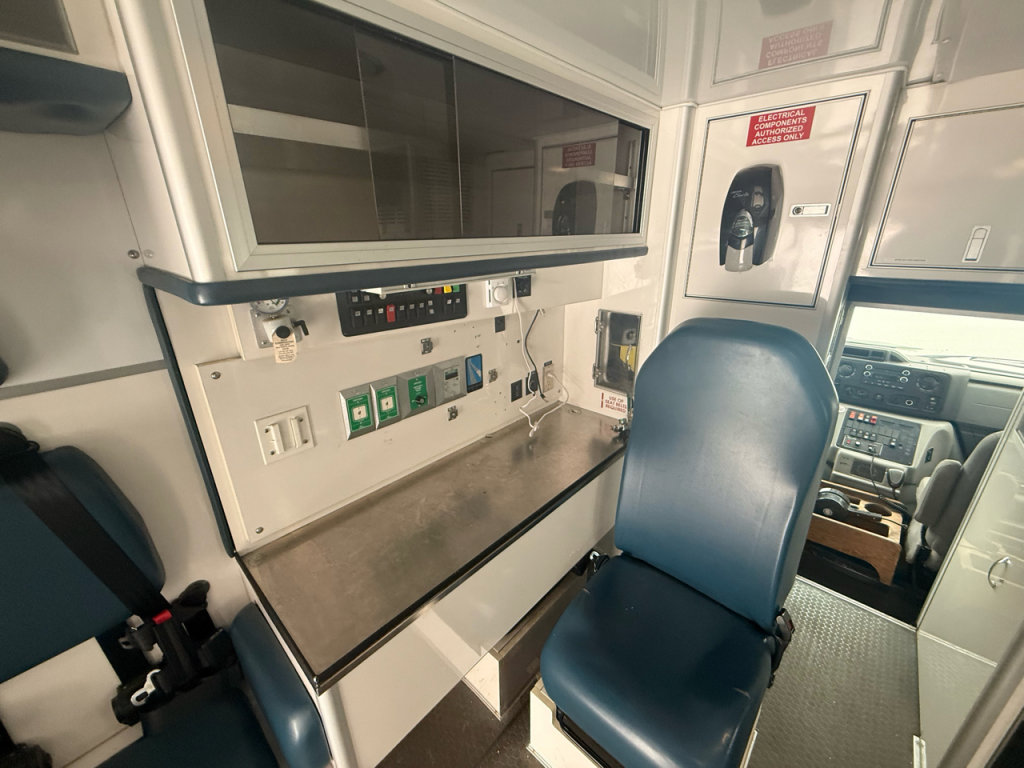 Used 2017 Ford E-450 and Econoline 450 Super Duty w/ Ambulance Prep Package RWD image 10