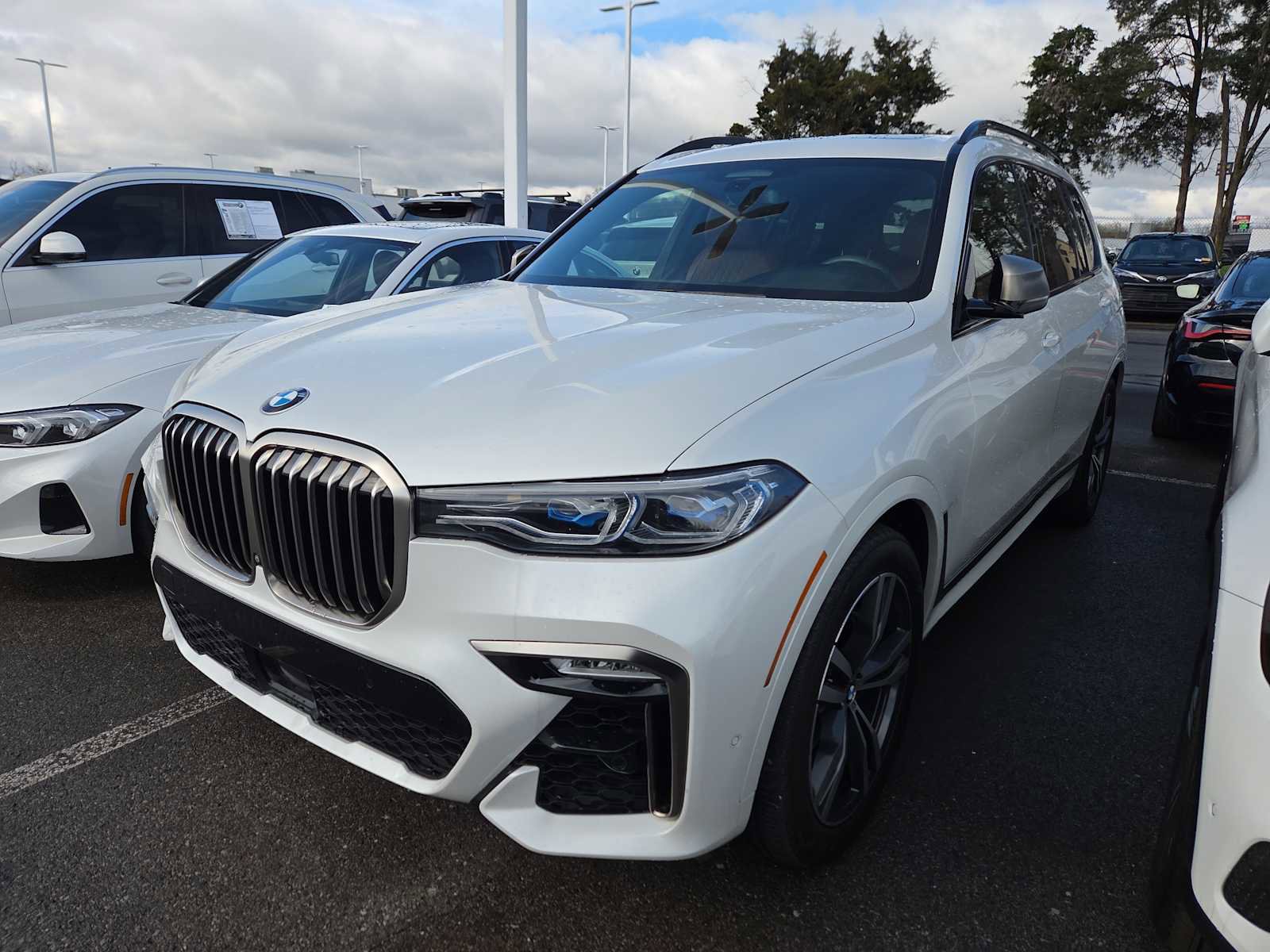 Used 2020 BMW X7 M50i w/ Dynamic Handling Package image 8