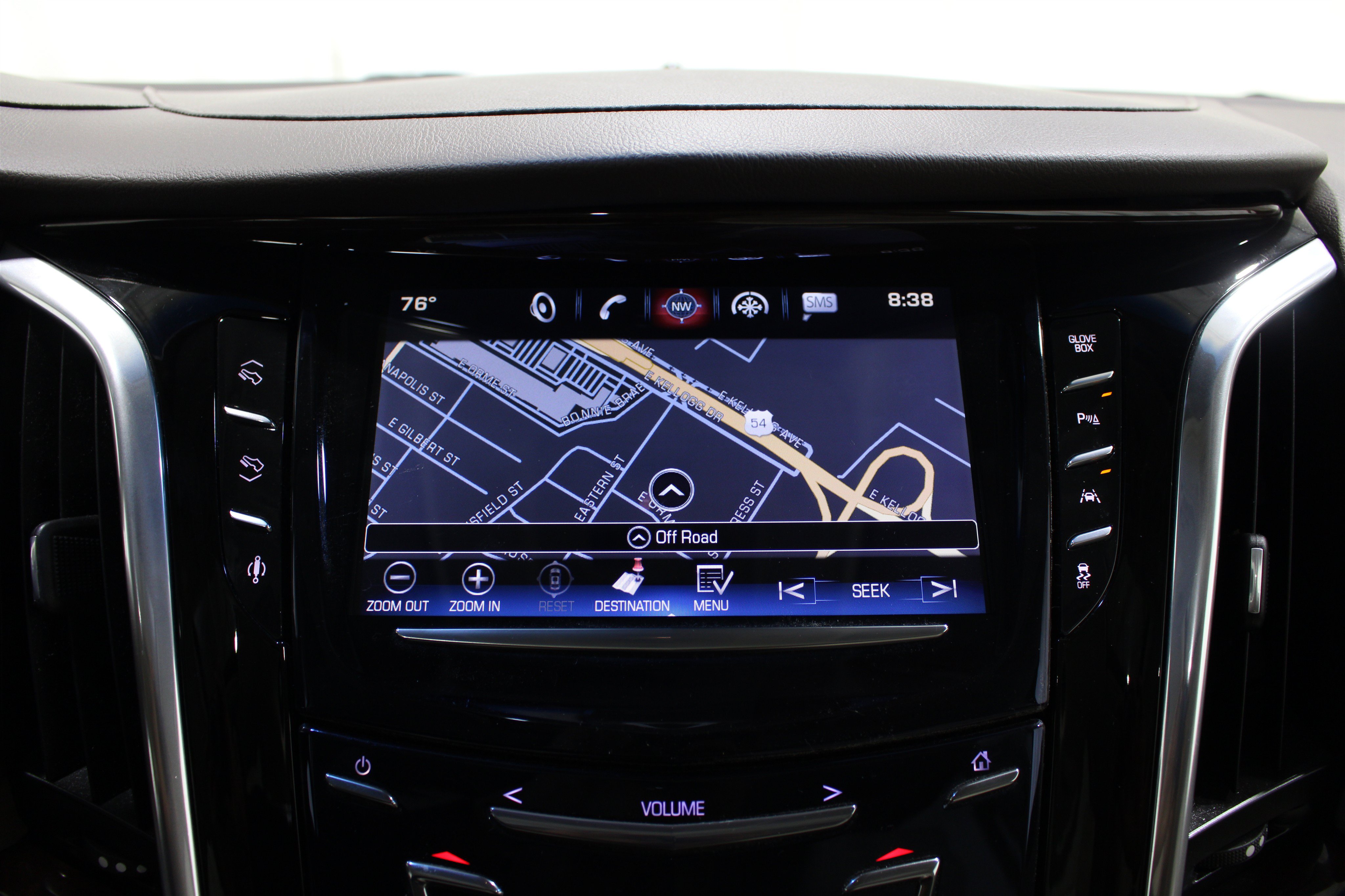 Used 2016 Cadillac Escalade Luxury AWD/4WD image 17
